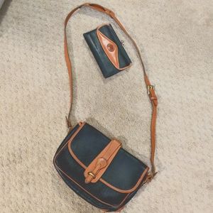 Vintage Dooney & Bourke Crossbody with matching checkbook wallet 😍